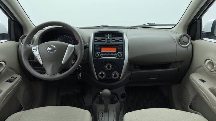Nissan Sunny-Dashboard View