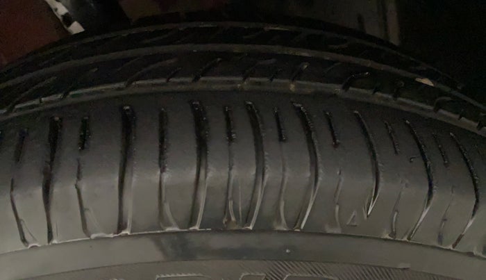 2015 Datsun Go T, Petrol, Manual, 52,098 km, Left Front Tyre Tread