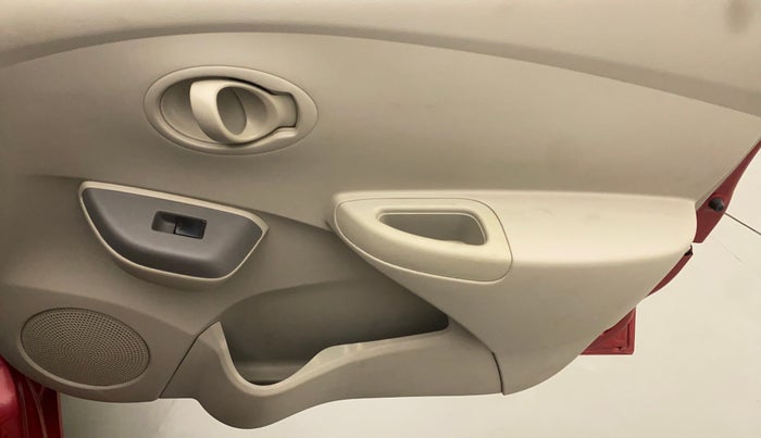 2015 Datsun Go T, Petrol, Manual, 52,098 km, Driver Side Door Panels Control