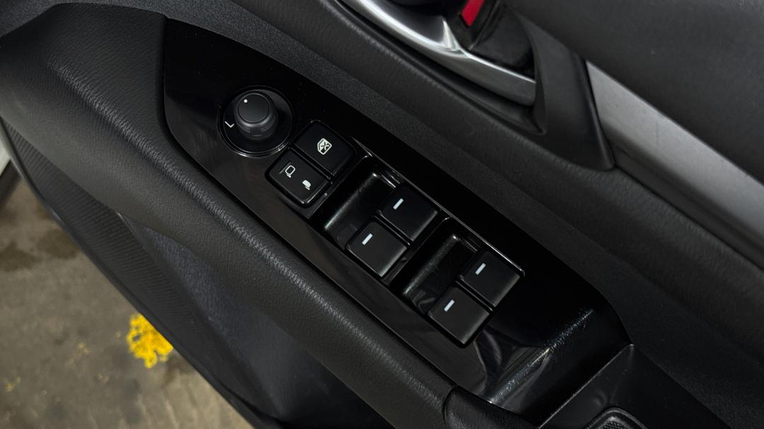 2019 Mazda CX-5 Maxx (4x2), Automatic, 92989 km, Drivers Side Door Panel Controls