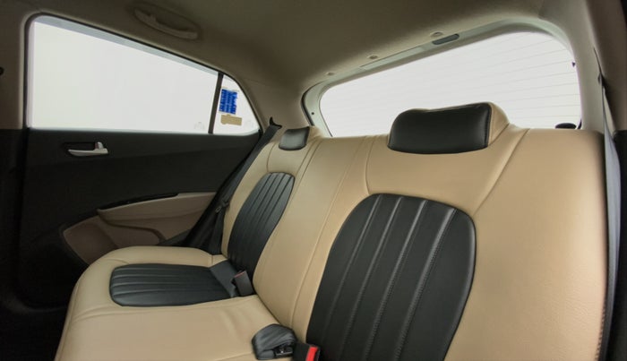 2017 Hyundai Grand i10 SPORTZ (O) 1.2 AT VTVT, Petrol, Automatic, 27,539 km, Right Side Rear Door Cabin
