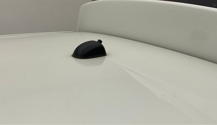 2015 Maruti Swift VXI, Petrol, Manual, 80,025 km, Roof - Antenna has minor damage