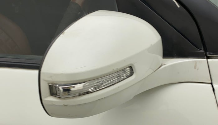 2015 Maruti Swift VXI, Petrol, Manual, 80,025 km, Right rear-view mirror - Minor scratches