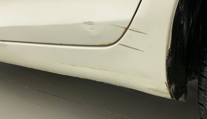 2015 Maruti Swift VXI, Petrol, Manual, 80,025 km, Left running board - Slight discoloration