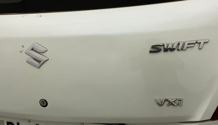 2015 Maruti Swift VXI, Petrol, Manual, 80,189 km, Dicky (Boot door) - Minor scratches