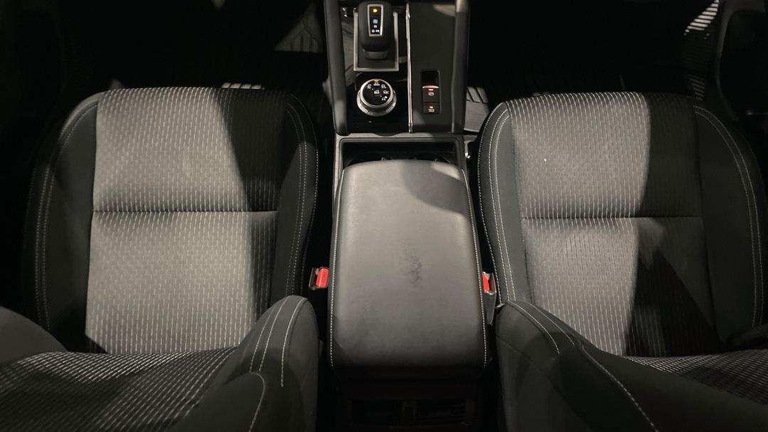 2024 Mitsubishi Outlander Es 5 Seat (2WD), Automatic, 50308 km, Center Console