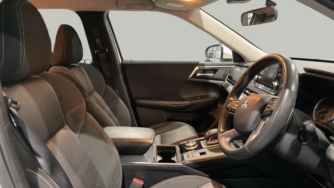 2024 Mitsubishi Outlander Es 5 Seat (2WD), Automatic, 50308 km, Right Side Front Door Cabin View