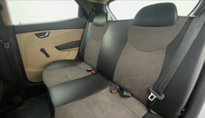 2014 Hyundai Eon SPORTZ, Petrol, Manual, 68,799 km, Right Side Rear Door Cabin
