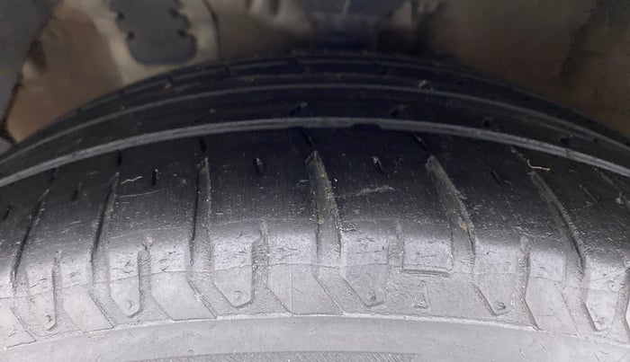 2016 Hyundai Verna FLUIDIC 1.6 SX CRDI, Diesel, Manual, 80,749 km, Left Front Tyre Tread