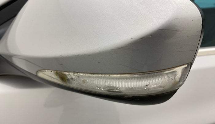 2016 Hyundai Verna FLUIDIC 1.6 SX CRDI, Diesel, Manual, 80,749 km, Left rear-view mirror - Indicator light has minor damage