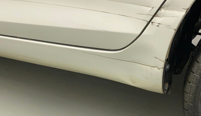 2014 Maruti Swift VXI, Petrol, Manual, 37,659 km, Left running board - Minor scratches