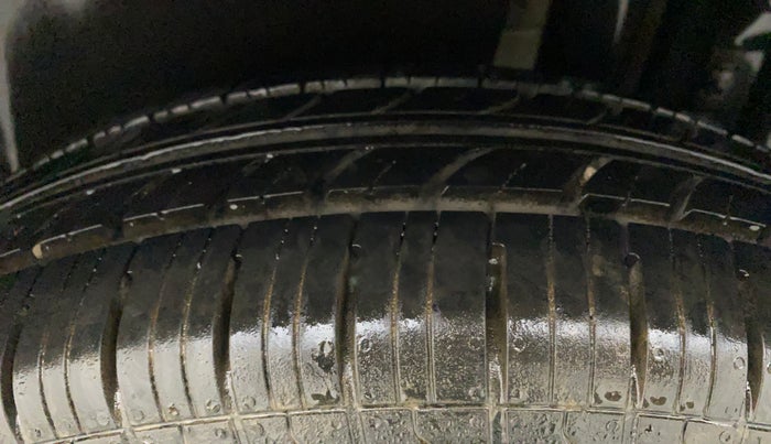 2014 Maruti Swift VXI, Petrol, Manual, 37,659 km, Left Rear Tyre Tread