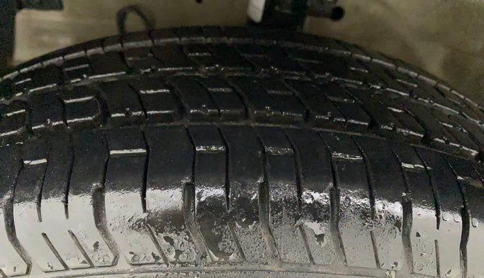 2014 Maruti Swift VXI, Petrol, Manual, 37,659 km, Left Front Tyre Tread