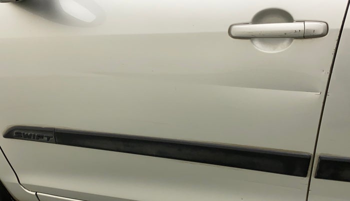 2014 Maruti Swift VXI, Petrol, Manual, 37,659 km, Front passenger door - Minor scratches