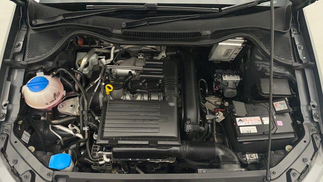 2016 Volkswagen Polo 81 Tsi Comfortline, Automatic, 75864 km, Open Bonnet (Engine)