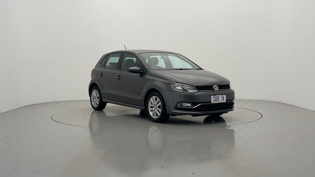 2016 Volkswagen Polo 81 Tsi Comfortline, Automatic, 75864 km, Right Front Diagonal (45- Degree) View