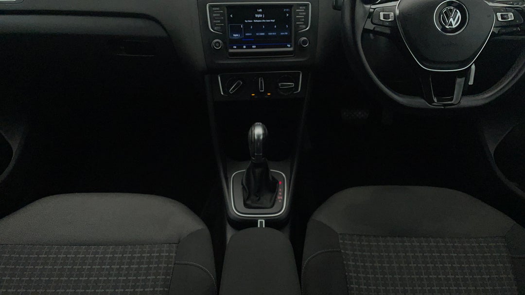 2016 Volkswagen Polo 81 Tsi Comfortline, Automatic, 75864 km, Center Console