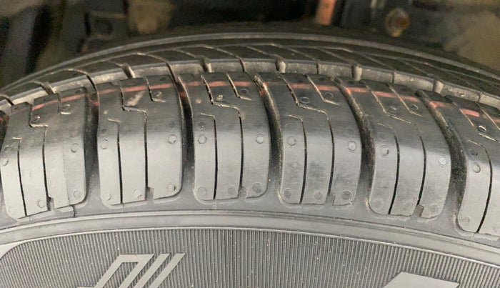2014 Maruti Swift VXI, Petrol, Manual, 68,306 km, Left Front Tyre Tread