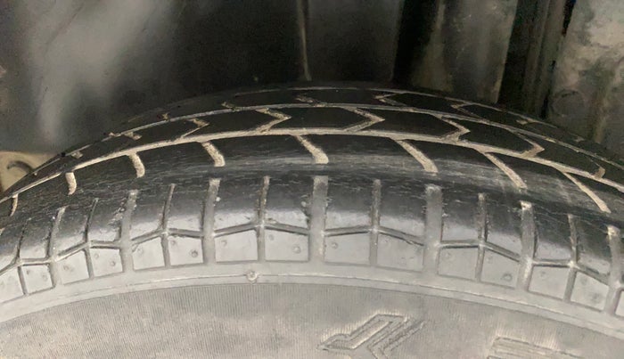 2014 Maruti Swift VXI, Petrol, Manual, 68,306 km, Left Rear Tyre Tread