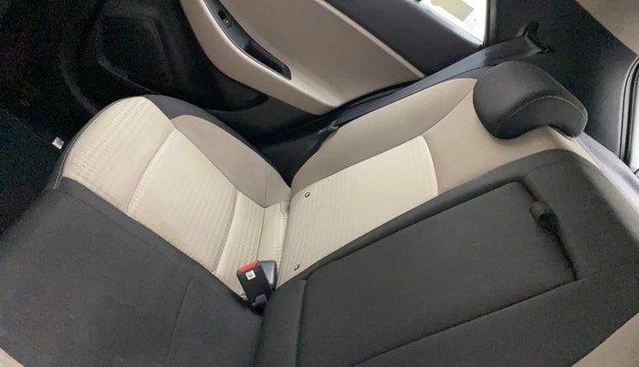 2019 Hyundai Elite i20 ASTA (O) CVT, Petrol, Automatic, 9,901 km, Second-row right seat - Cover slightly stained