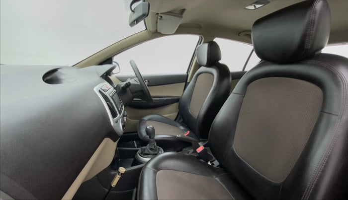 2013 Hyundai i20 ERA 1.4 CRDI, Diesel, Manual, 38,621 km, Right Side Front Door Cabin