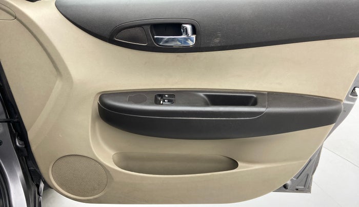 2013 Hyundai i20 ERA 1.4 CRDI, Diesel, Manual, 38,621 km, Driver Side Door Panels Control