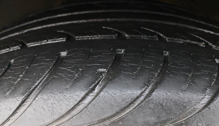 2012 Hyundai i20 ASTA 1.2, Petrol, Manual, 41,429 km, Left Front Tyre Tread