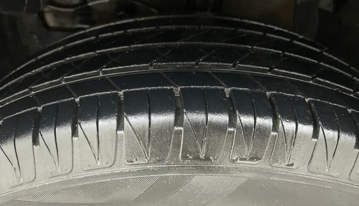 2019 Maruti Vitara Brezza ZDI, Diesel, Manual, 23,595 km, Left Front Tyre Tread