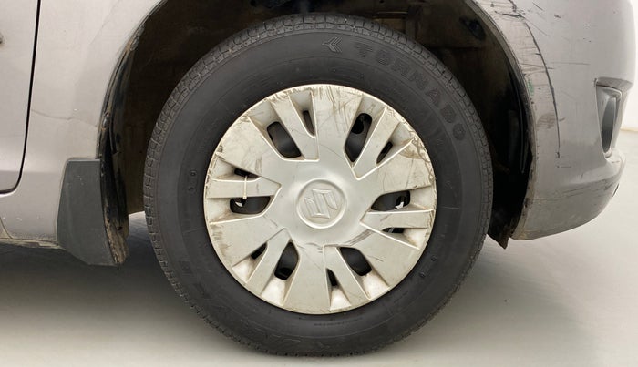 2012 Maruti Swift VXI, Petrol, Manual, 60,606 km, Right Front Wheel