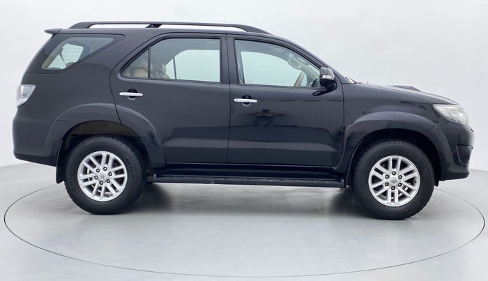 2012 Toyota Fortuner 3.0 AT 4X2, Diesel, Automatic, 1,99,118 km, Right Side