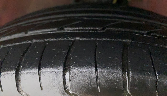 2014 Maruti Ritz ZXI, Petrol, Manual, 79,300 km, Right Front Tyre Tread
