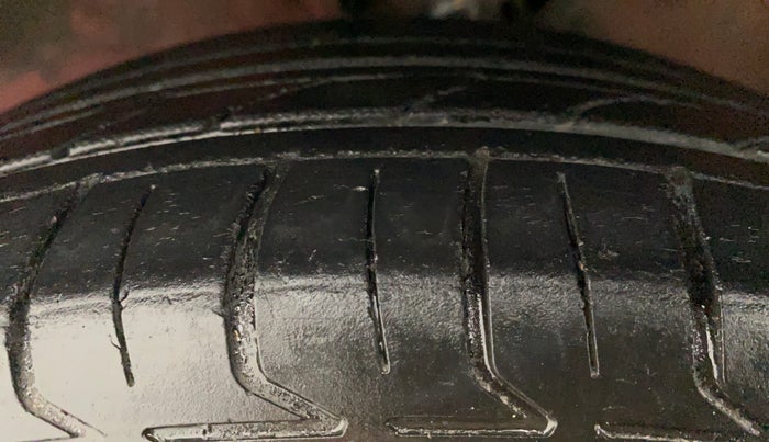 2014 Maruti Ritz ZXI, Petrol, Manual, 79,300 km, Left Front Tyre Tread