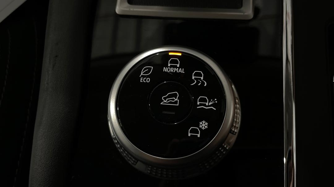 2024 Mitsubishi Outlander Es 7 Seat (2WD), Automatic, 57624 km, Utility Switches/Buttons
