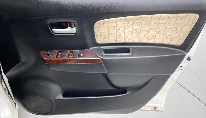 2018 Maruti Wagon R 1.0 VXI, Petrol, Manual, 49,087 km, Driver Side Door Panels Control