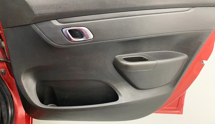 2019 Renault Kwid 1.0 RXT Opt, Petrol, Manual, 12,936 km, Driver Side Door Panels Control