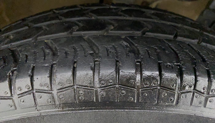 2017 Maruti Swift VXI OPT, Petrol, Manual, 23,411 km, Left Front Tyre Tread