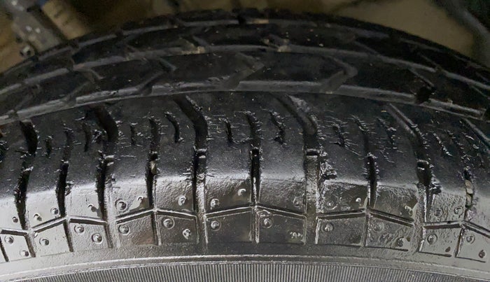2017 Maruti Swift VXI OPT, Petrol, Manual, 23,411 km, Left Rear Tyre Tread