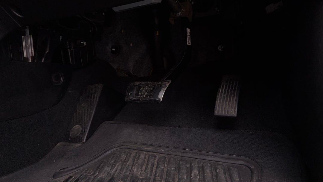 2016 Hyundai Accent Active, Automatic, 160455 km, Pedals and Footmat