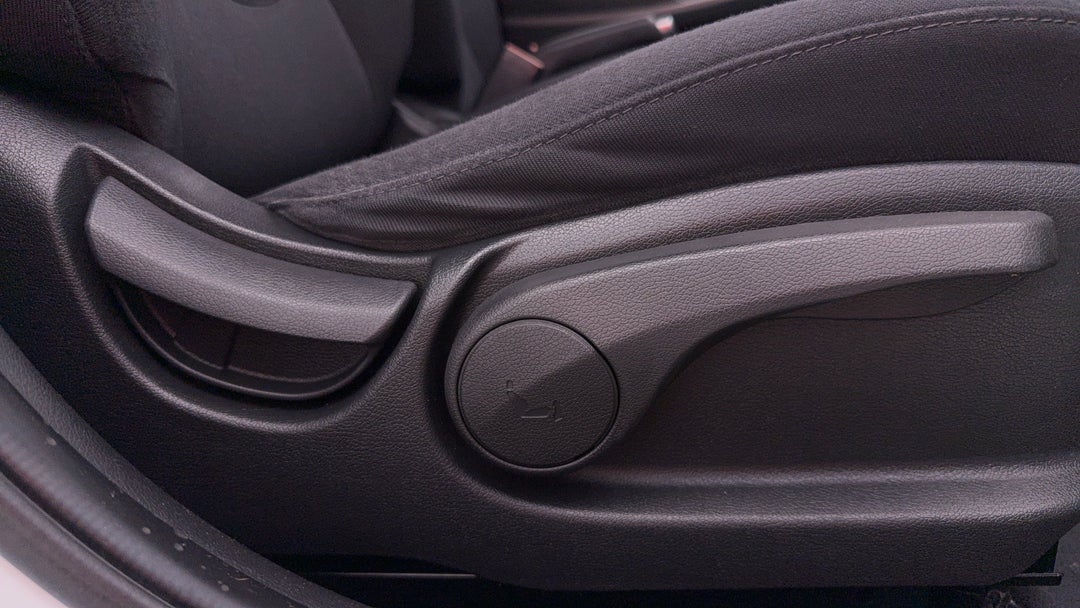 2016 Hyundai Accent Active, Automatic, 160455 km, Drivers Side Adjustment Panel