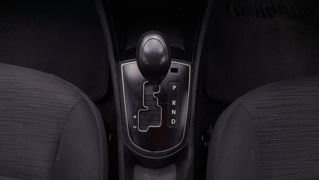 2016 Hyundai Accent Active, Automatic, 160455 km, Gear Lever 