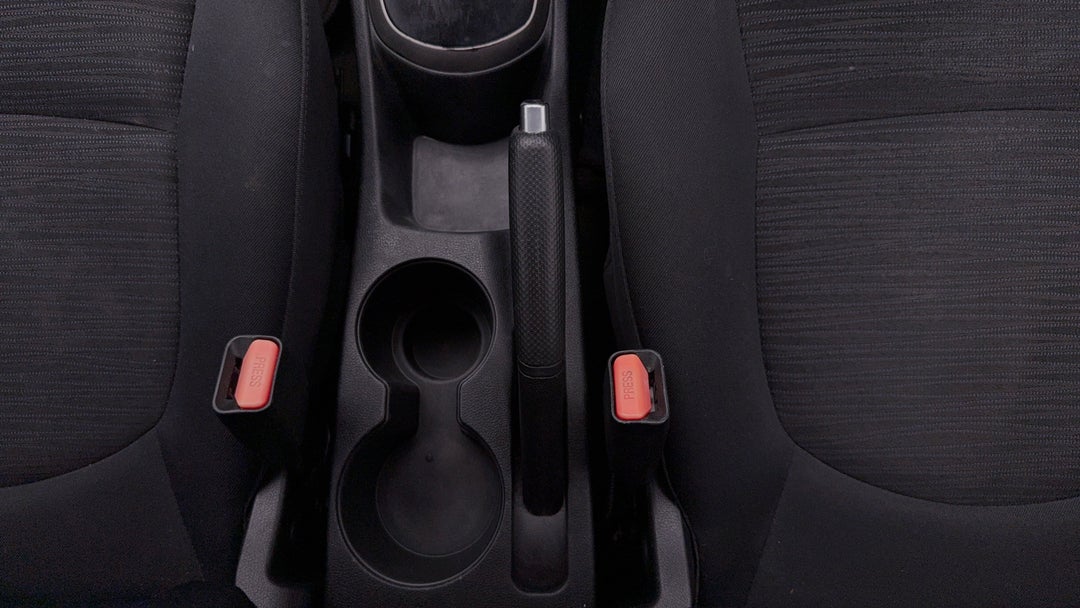 2016 Hyundai Accent Active, Automatic, 160455 km, Handbrake