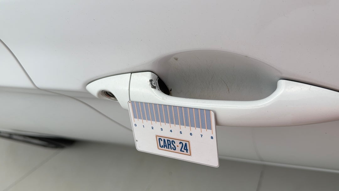 2016 Hyundai Accent Active, Automatic, 160455 km, Door Handles Front RHS Scratch