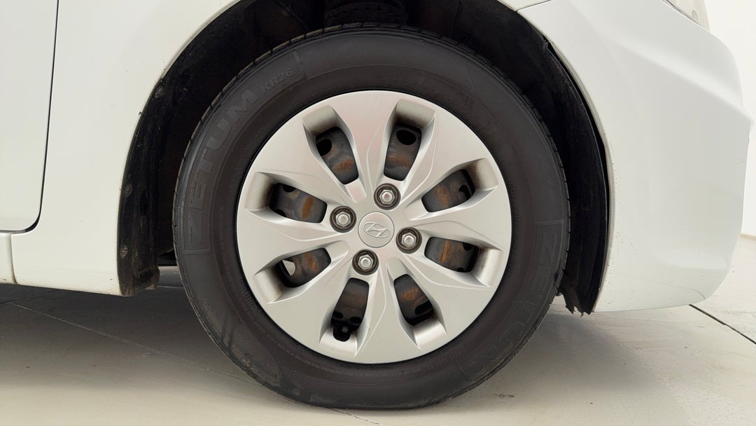 2016 Hyundai Accent Active, Automatic, 160455 km, Right Front Wheel