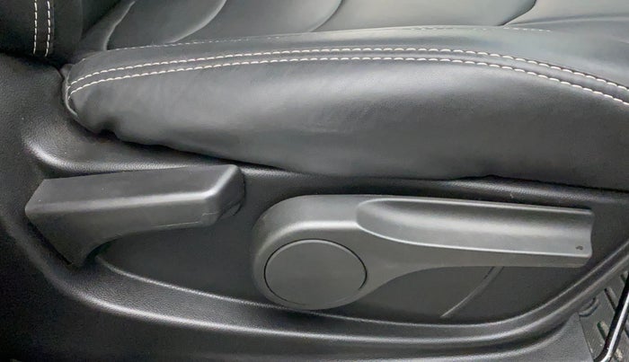 2022 MG HECTOR SHINE 1.5 PETROL TURBO MT, Petrol, Manual, 20,809 km, Driver Side Adjustment Panel