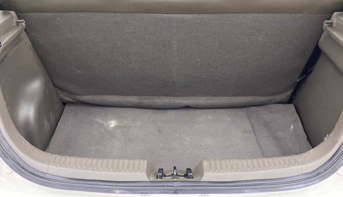 2015 Hyundai i10 SPORTZ 1.1 IRDE2, Petrol, Manual, 37,085 km, Boot Inside