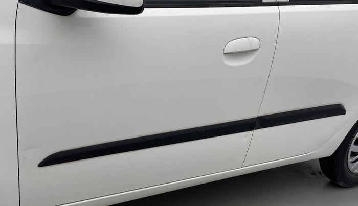 2015 Hyundai i10 SPORTZ 1.1 IRDE2, Petrol, Manual, 37,085 km, Front passenger door - Slightly dented