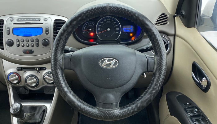 2015 Hyundai i10 SPORTZ 1.1 IRDE2, Petrol, Manual, 37,085 km, Steering Wheel Close Up