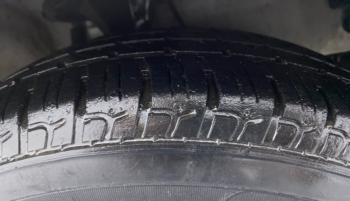 2015 Hyundai i10 SPORTZ 1.1 IRDE2, Petrol, Manual, 37,085 km, Right Front Tyre Tread