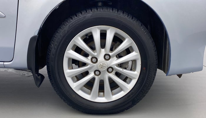 2011 Toyota Etios V, Petrol, Manual, 1,06,360 km, Right Front Wheel