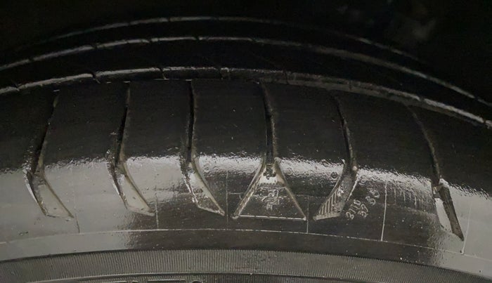 2016 Hyundai Verna 1.6 CRDI SX, Diesel, Manual, 69,093 km, Right Rear Tyre Tread